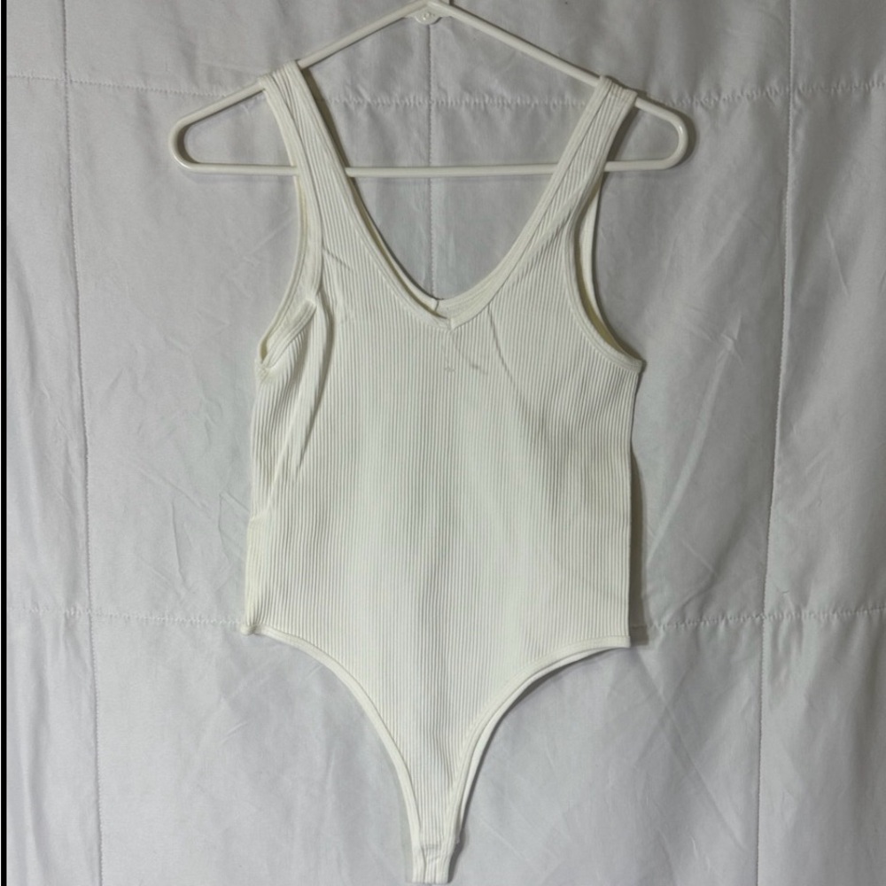 Gypsy + Jade Ribbed V-Neck Bodysuit off white Sleeveless Snap Bottom New S/M